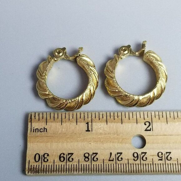 Vintage Monet Gold Tone Clip On Hoop Earrings, Spiral Texture Design, Signed - Picture 6 of 8